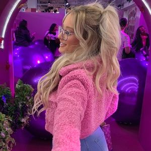 Meet your Posher, Lorin